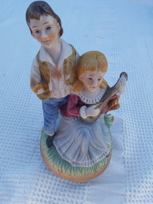 Régiségek Zenélő porcelán Minden Nap Alap